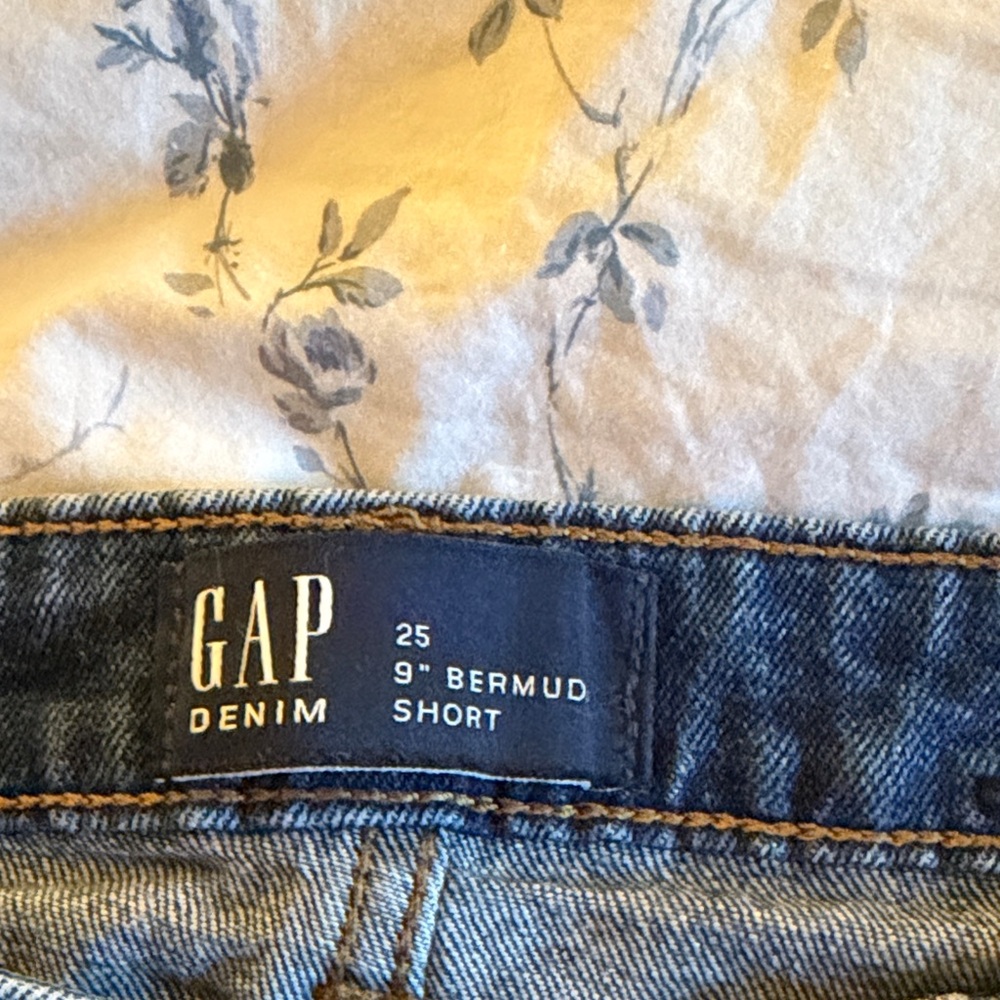 GAP ladies Dark Blue Denim Jean Shorts - Picture 5 of 5